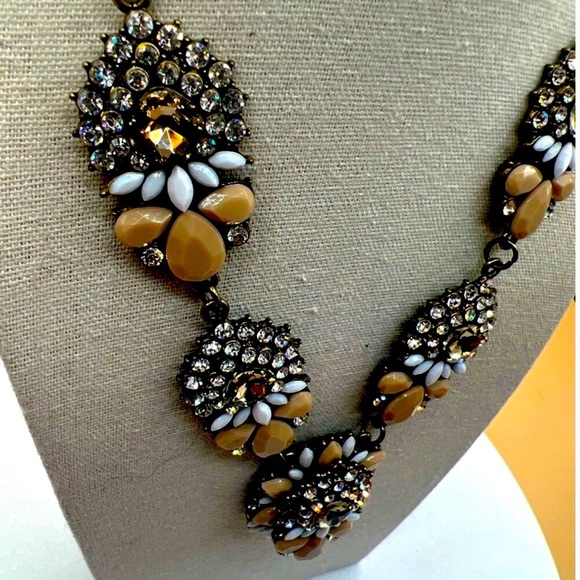Vintage-Inspired Floral Statement Necklace With Crystal & Resin Accents.  N2 - Picture 9 of 12